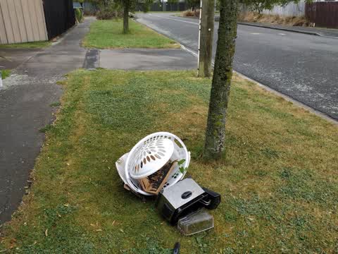 Rubbish/Recycling, a report photo