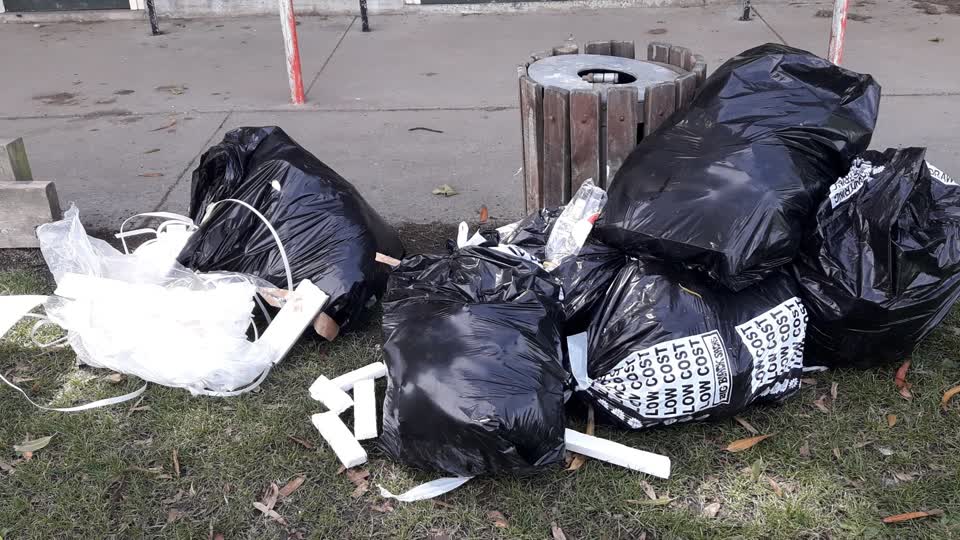 The photograph attached to this rubbish/recycling report