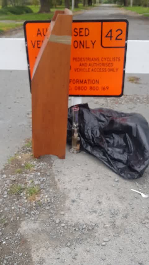 Rubbish/Recycling, a report photo