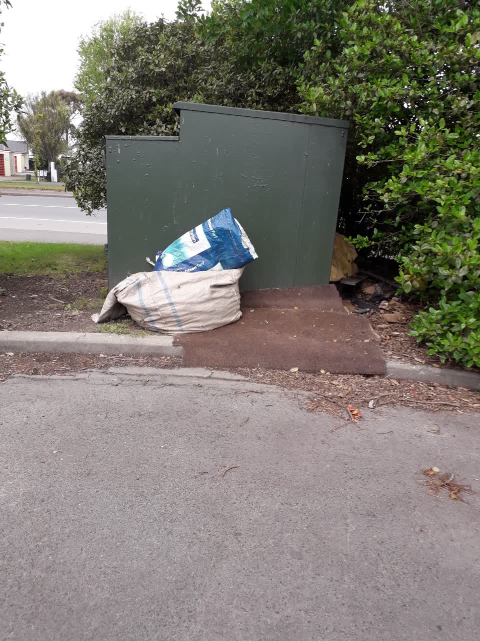 The photograph attached to this rubbish/recycling report