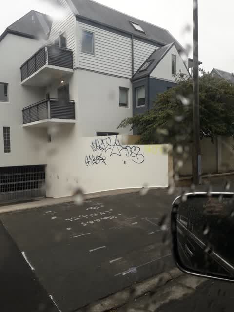 Graffiti, a report photo