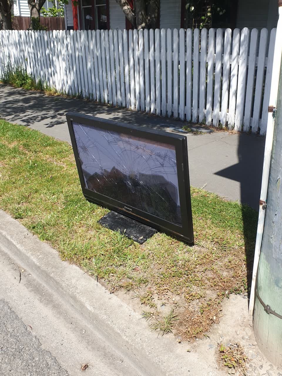 The photograph attached to this rubbish/recycling report