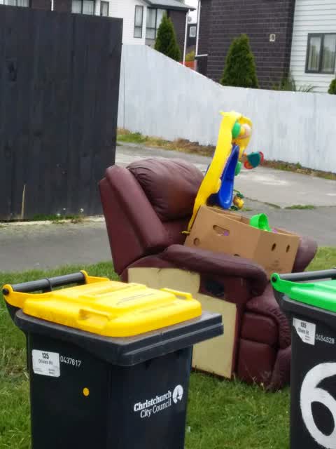 Rubbish/Recycling, a report photo