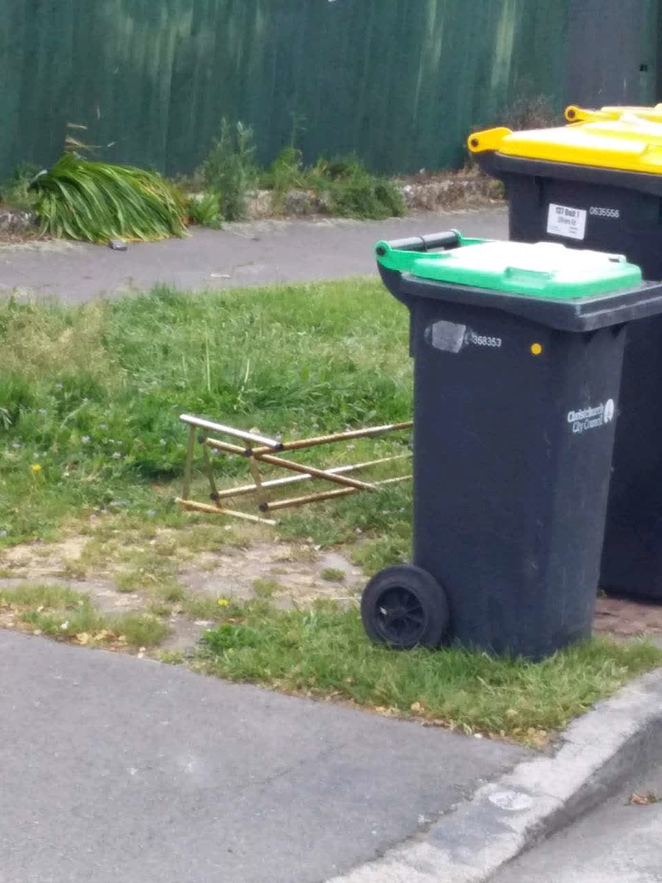 The photograph attached to this rubbish/recycling report
