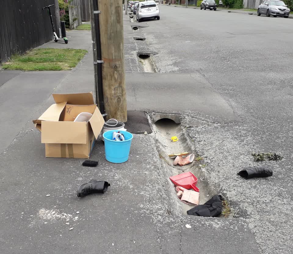 The photograph attached to this rubbish/recycling report