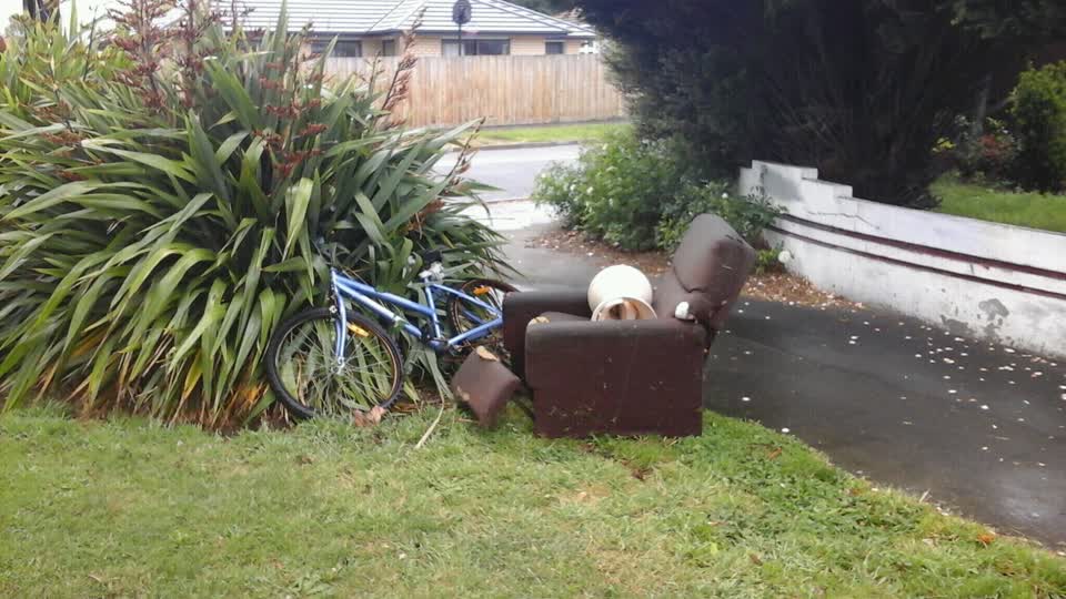 The photograph attached to this rubbish/recycling report