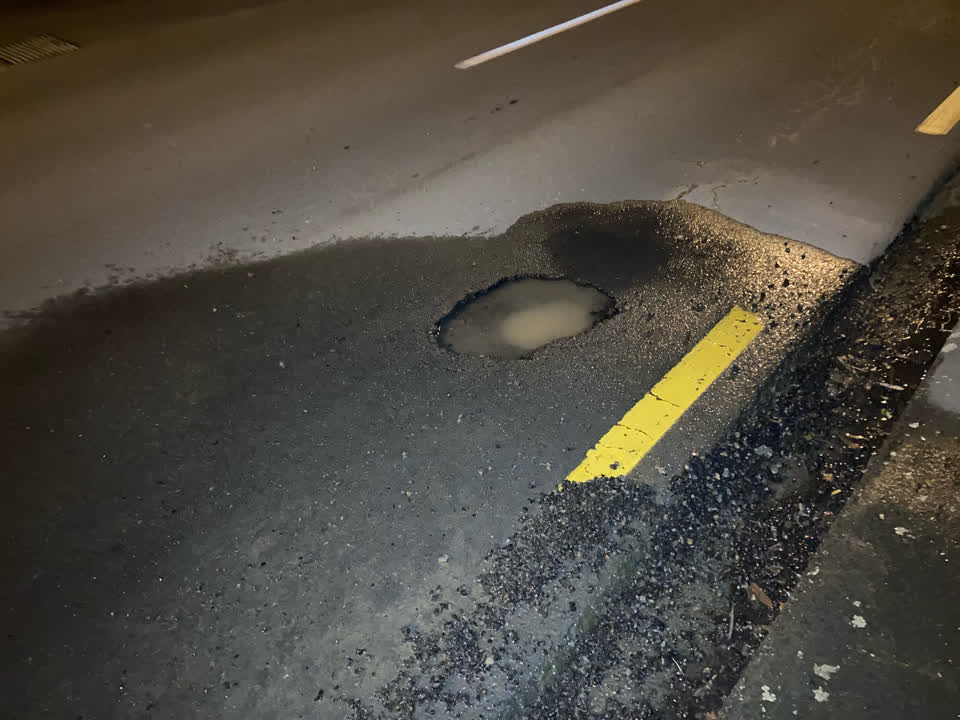 The photograph attached to this roading/streets report
