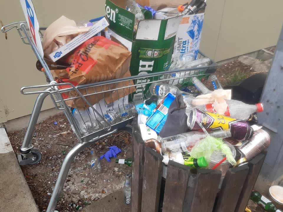 The photograph attached to this rubbish/recycling report