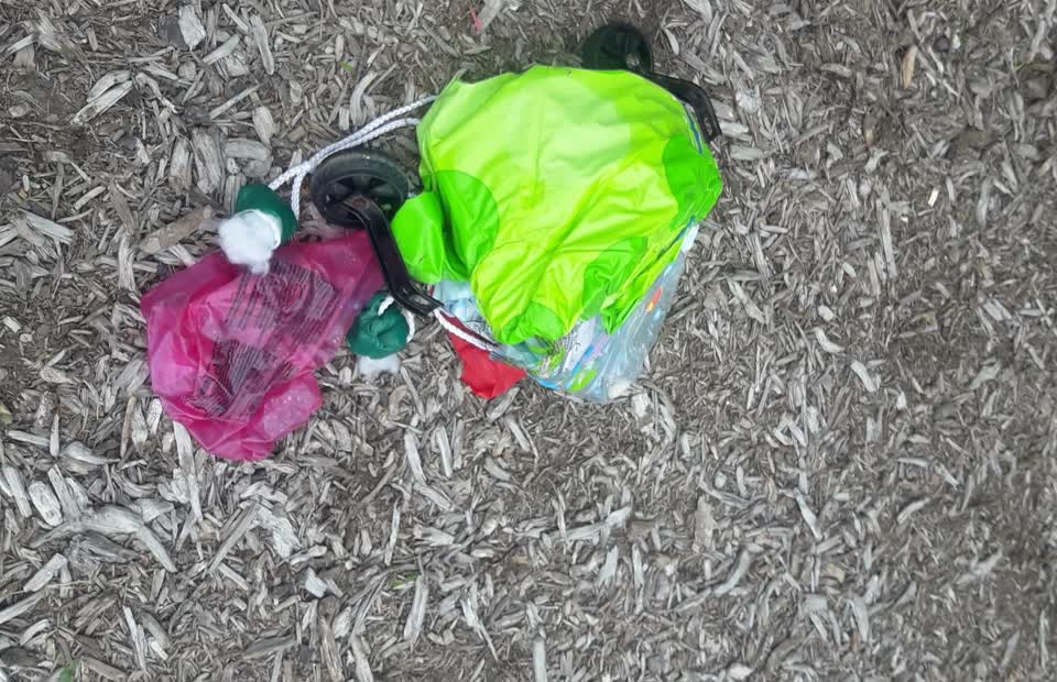 The photograph attached to this rubbish/recycling report