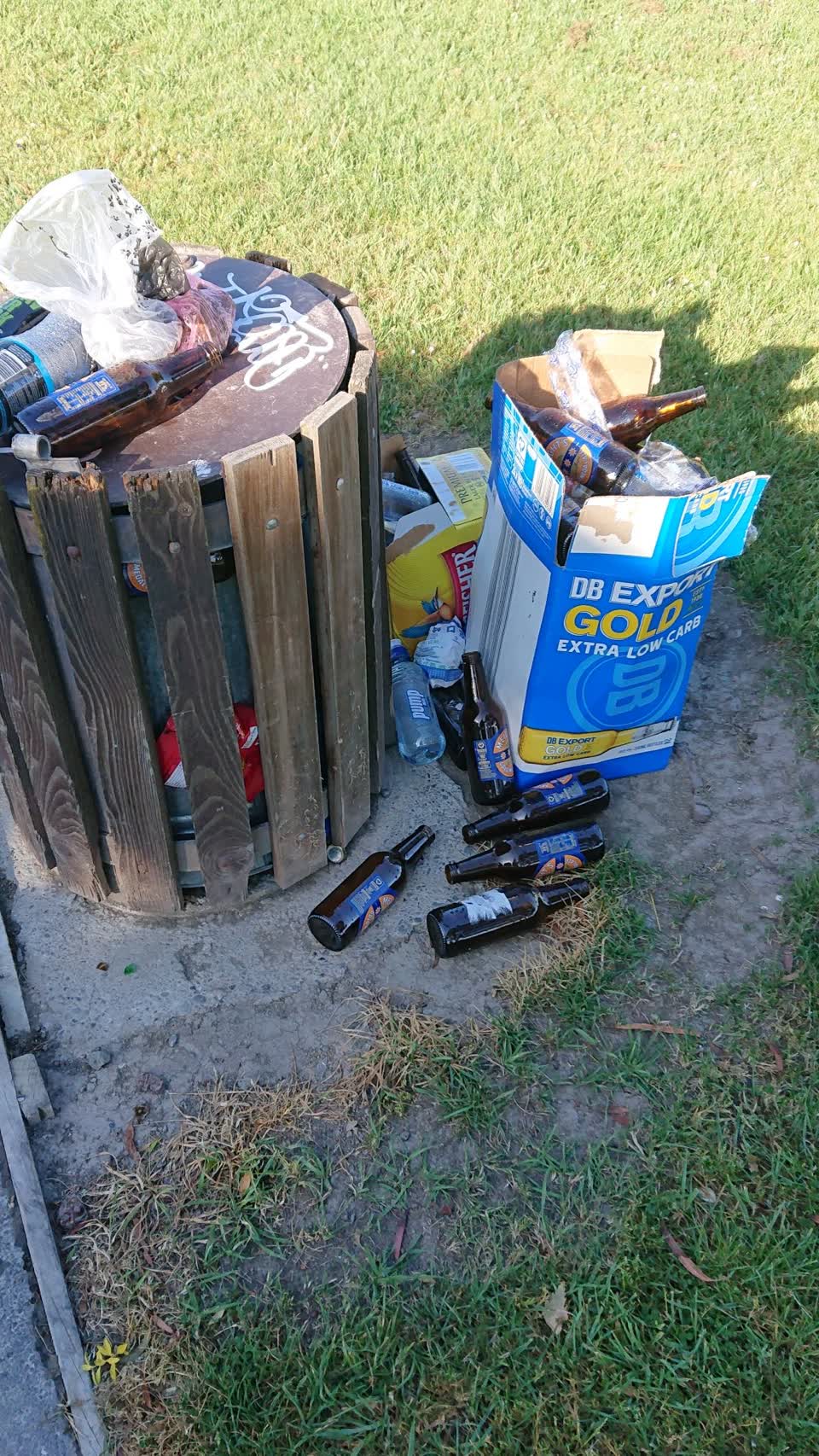 The photograph attached to this rubbish/recycling report