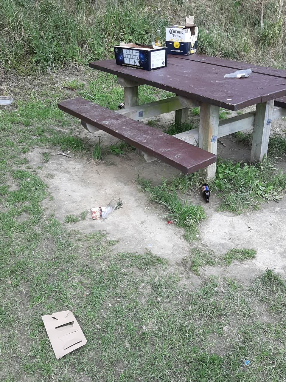 The photograph attached to this rubbish/recycling report