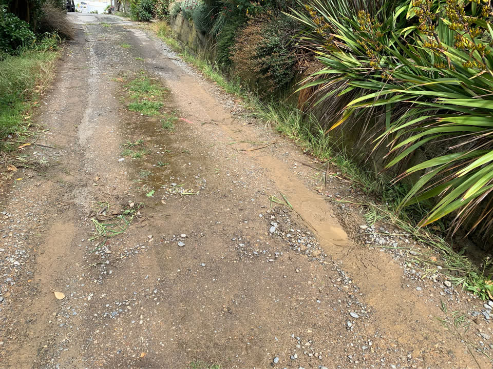 The photograph attached to this roading/streets report