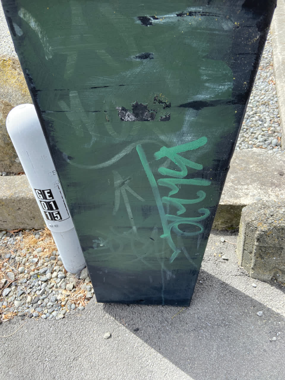 The photograph attached to this graffiti report