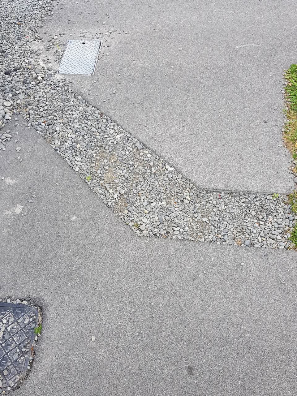 The photograph attached to this street light outage report