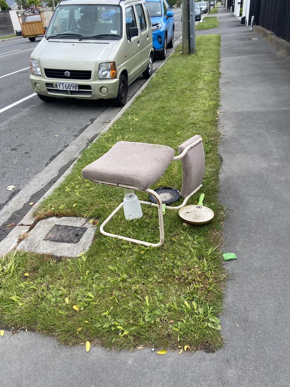 The photograph attached to this rubbish/recycling report