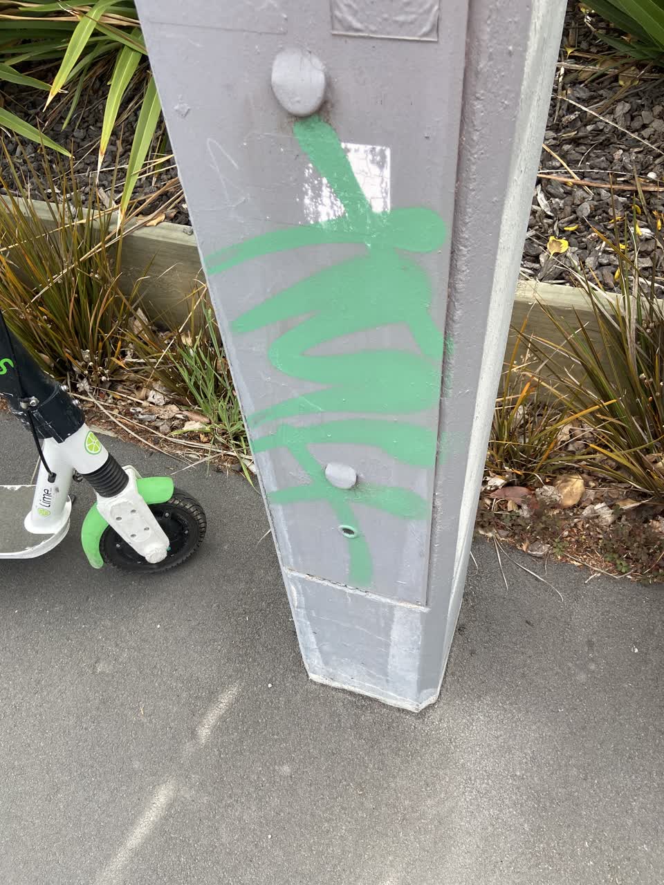The photograph attached to this graffiti report