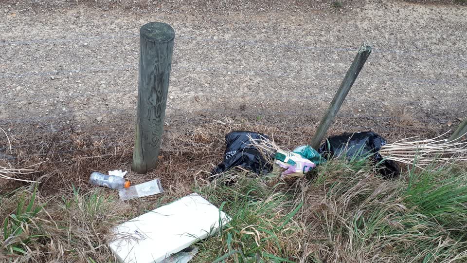 The photograph attached to this rubbish/recycling report