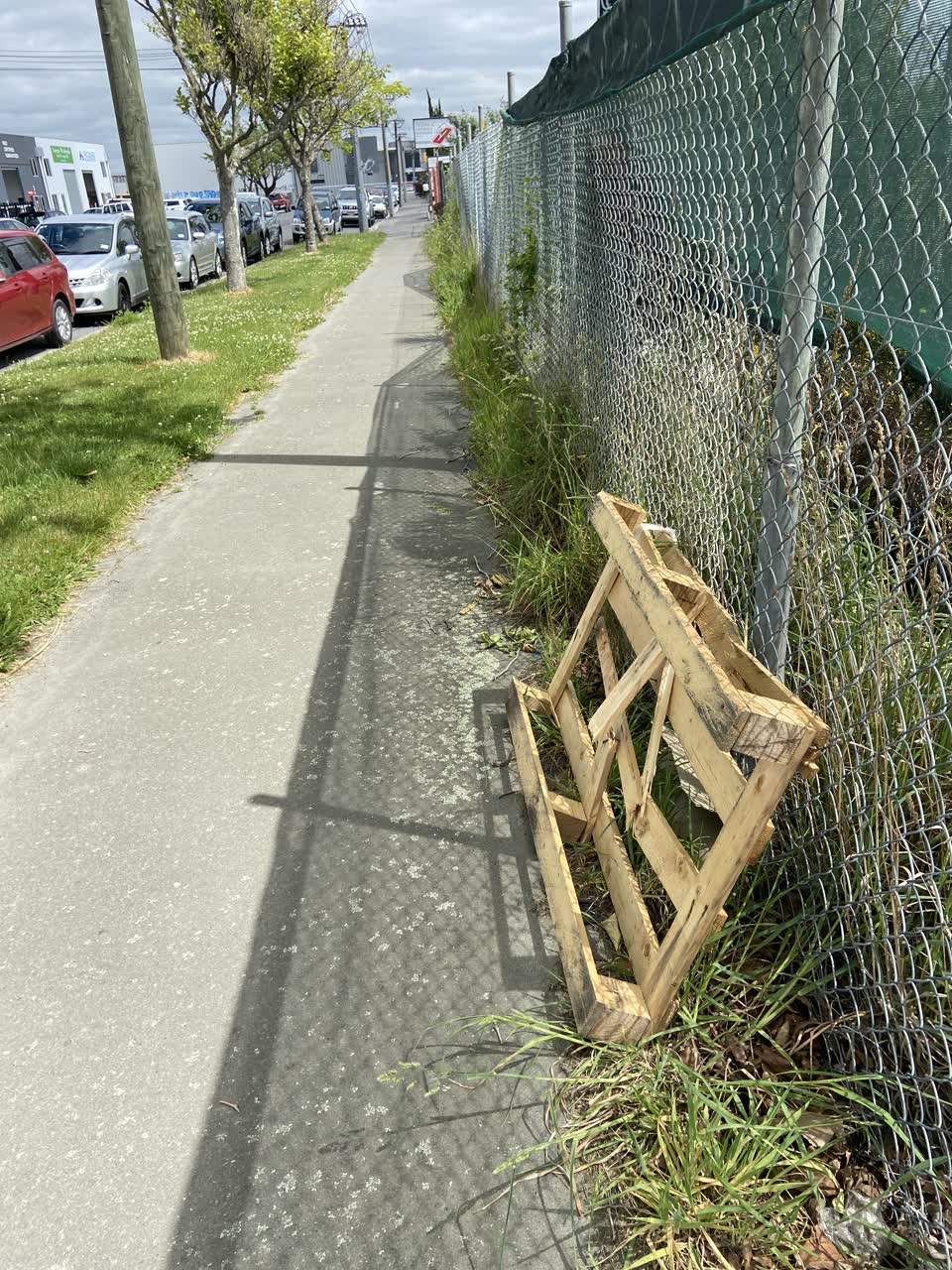 The photograph attached to this rubbish/recycling report