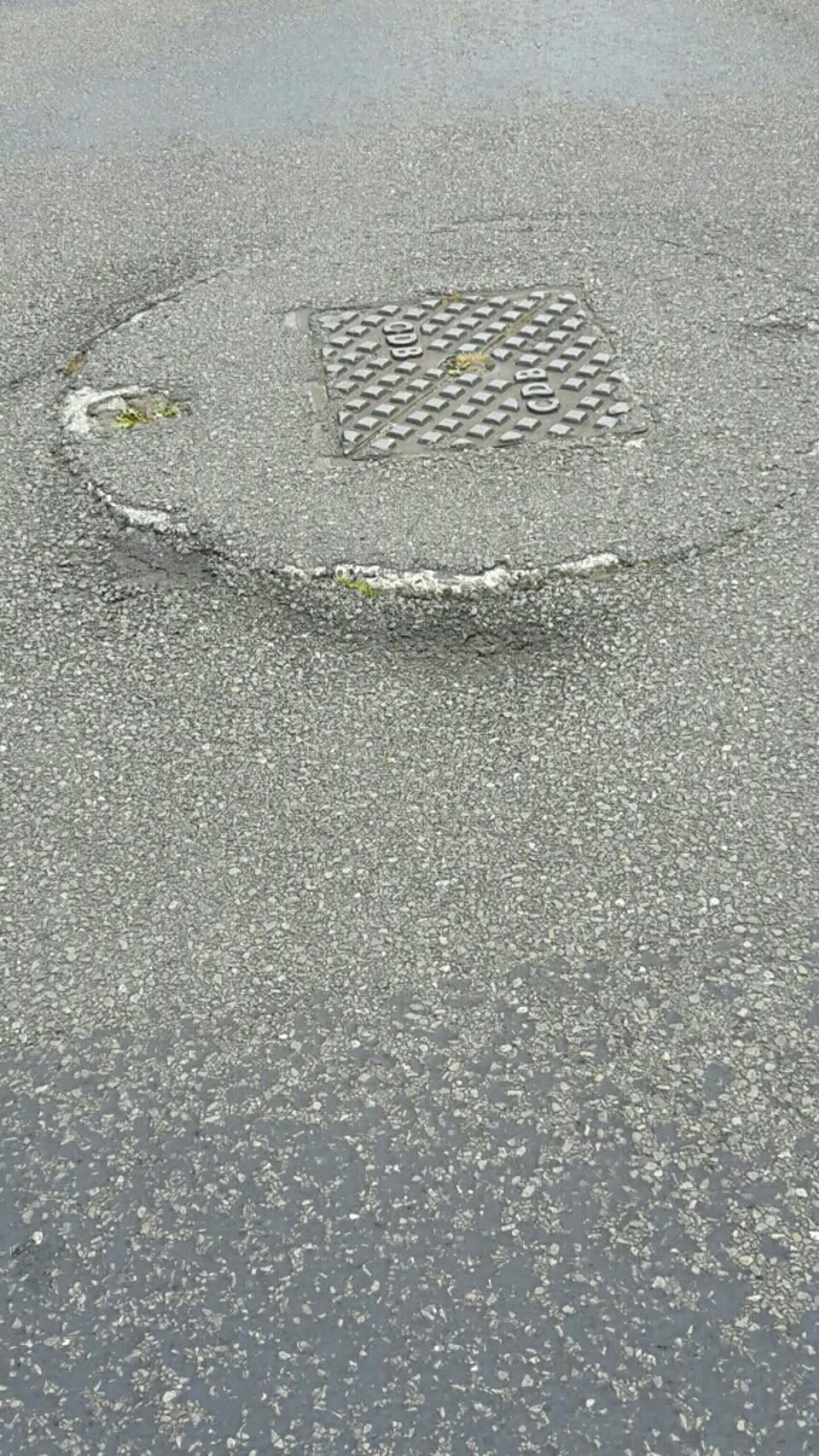 The photograph attached to this roading/streets report