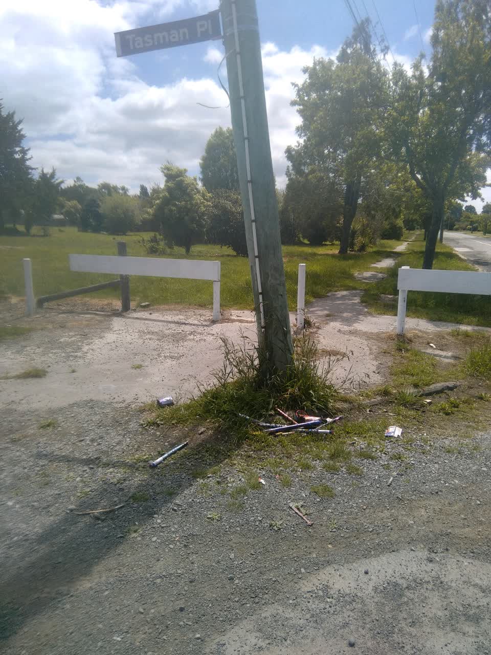 The photograph attached to this rubbish/recycling report