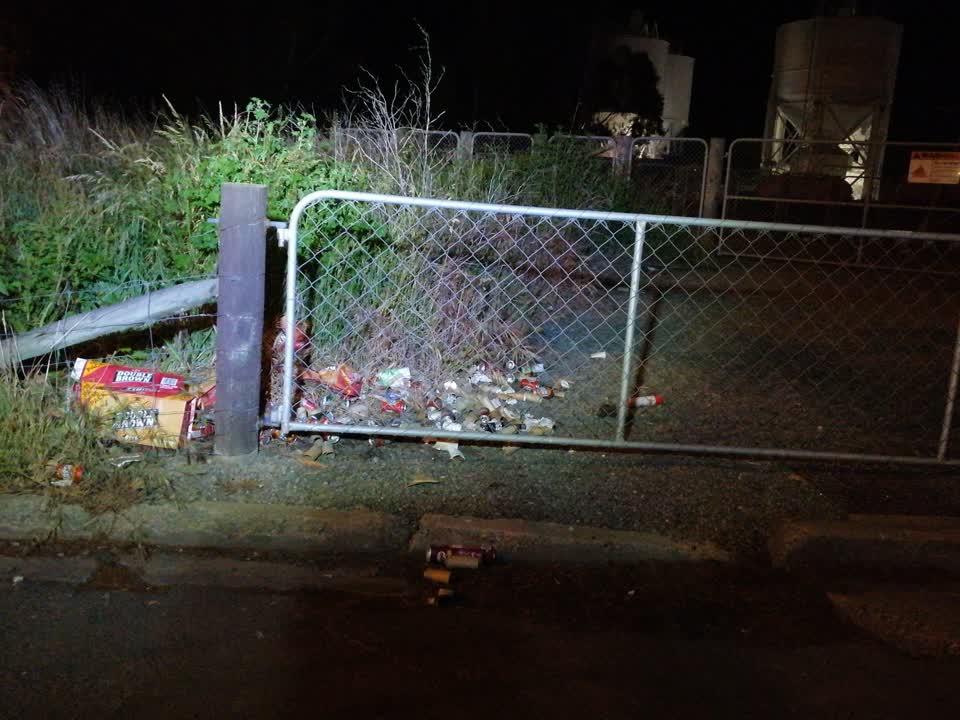 The photograph attached to this rubbish/recycling report