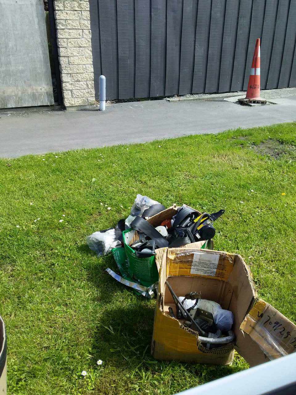 The photograph attached to this rubbish/recycling report