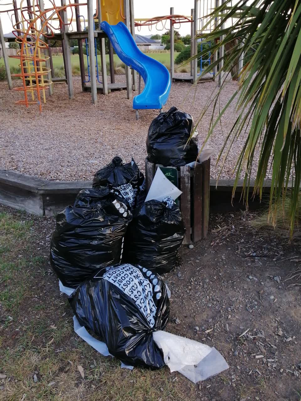 The photograph attached to this rubbish/recycling report