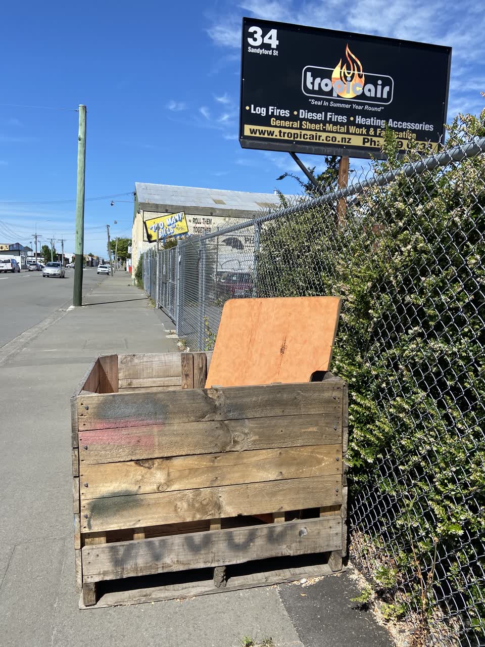 The photograph attached to this rubbish/recycling report