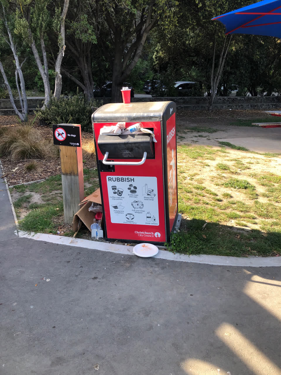 The photograph attached to this rubbish/recycling report