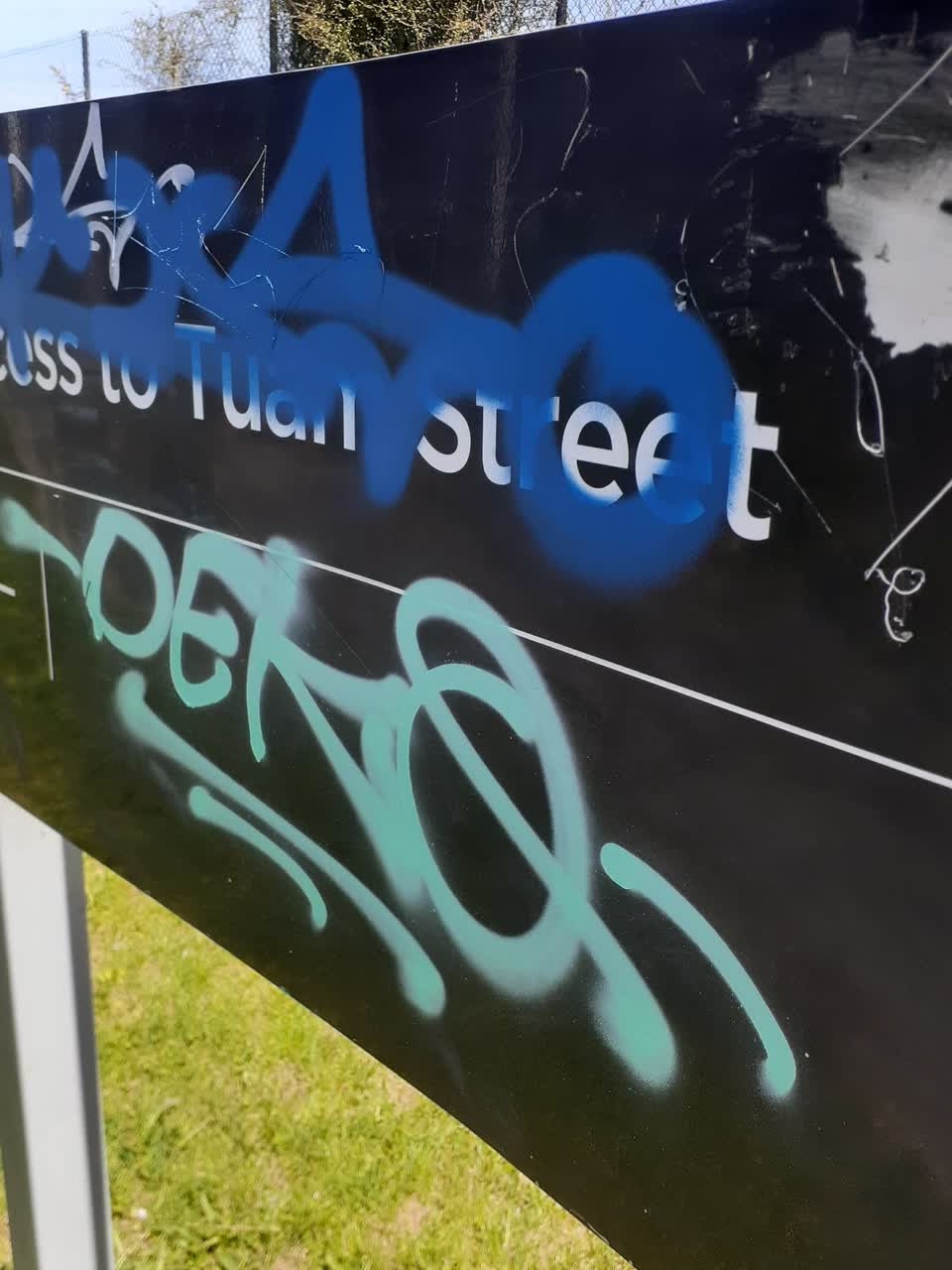 The photograph attached to this graffiti report