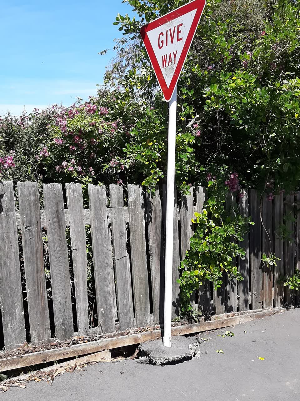 The photograph attached to this roading/streets report