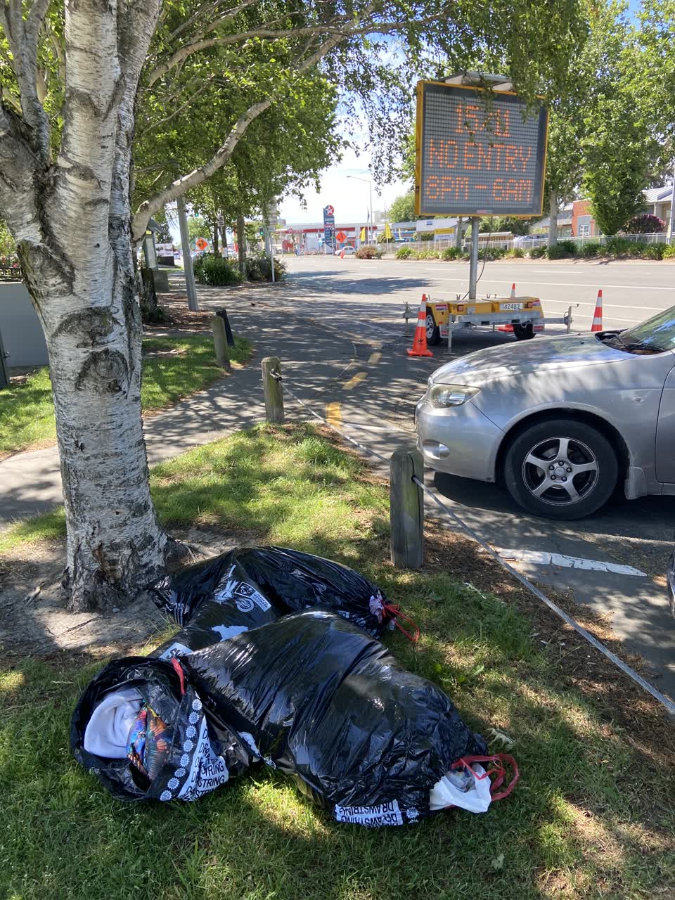 The photograph attached to this rubbish/recycling report