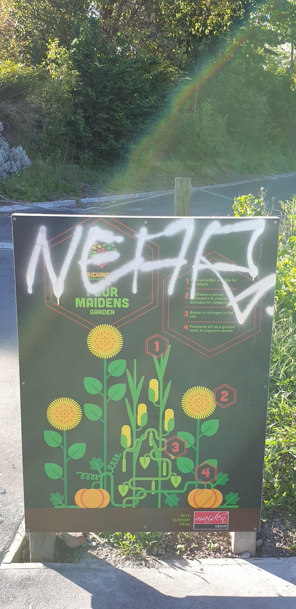 The photograph attached to this graffiti report