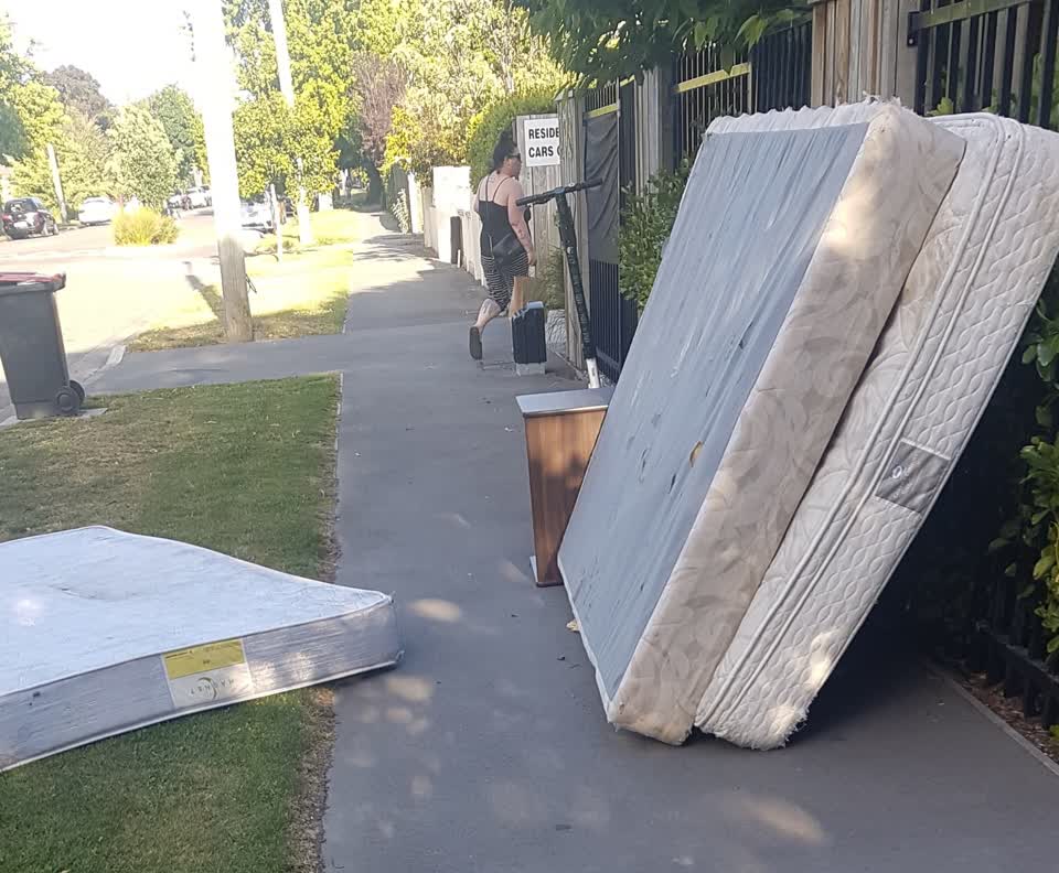 The photograph attached to this rubbish/recycling report