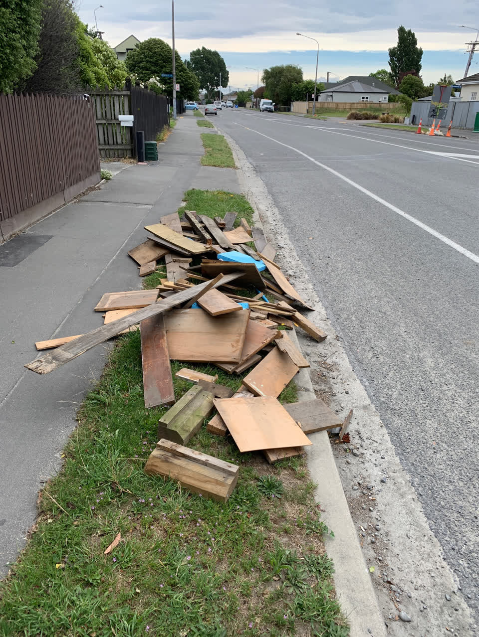 The photograph attached to this rubbish/recycling report