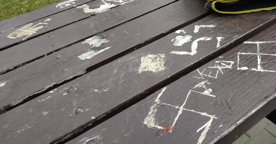The photograph attached to this graffiti report