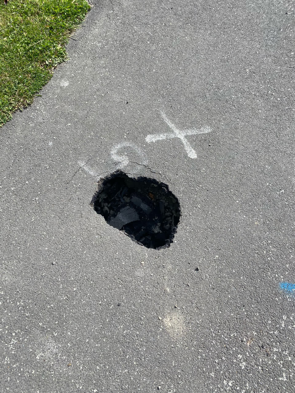 The photograph attached to this roading/streets report