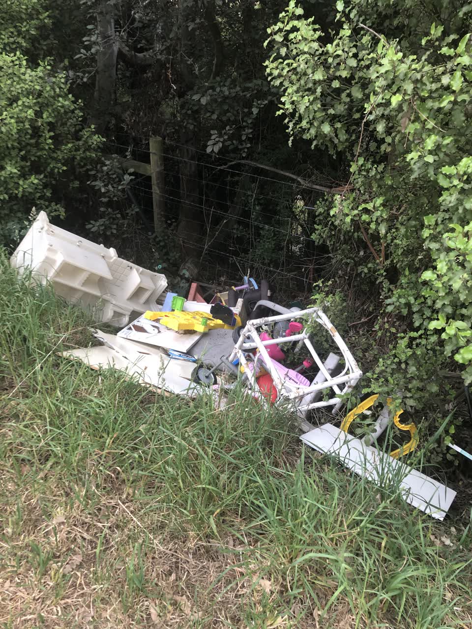 The photograph attached to this rubbish/recycling report