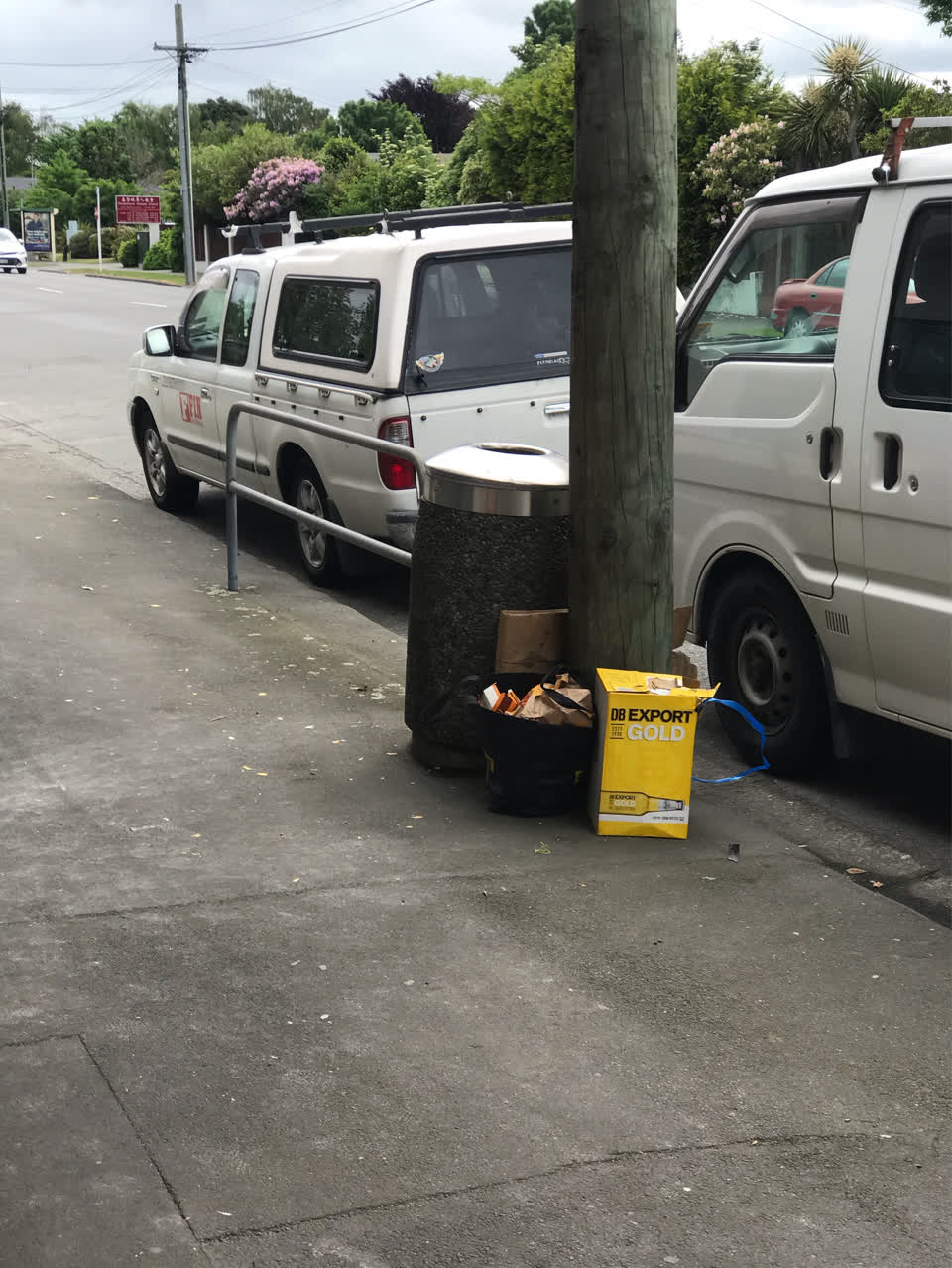 The photograph attached to this rubbish/recycling report