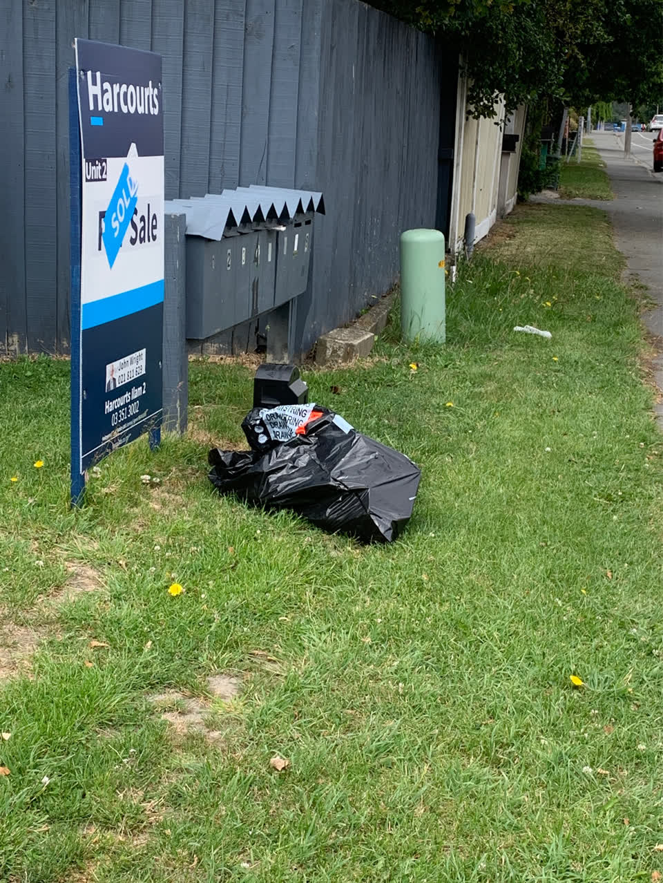 The photograph attached to this rubbish/recycling report