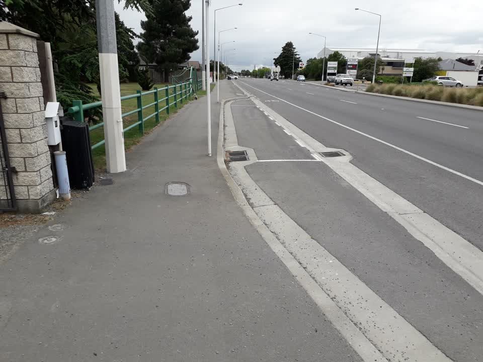 The photograph attached to this street light outage report