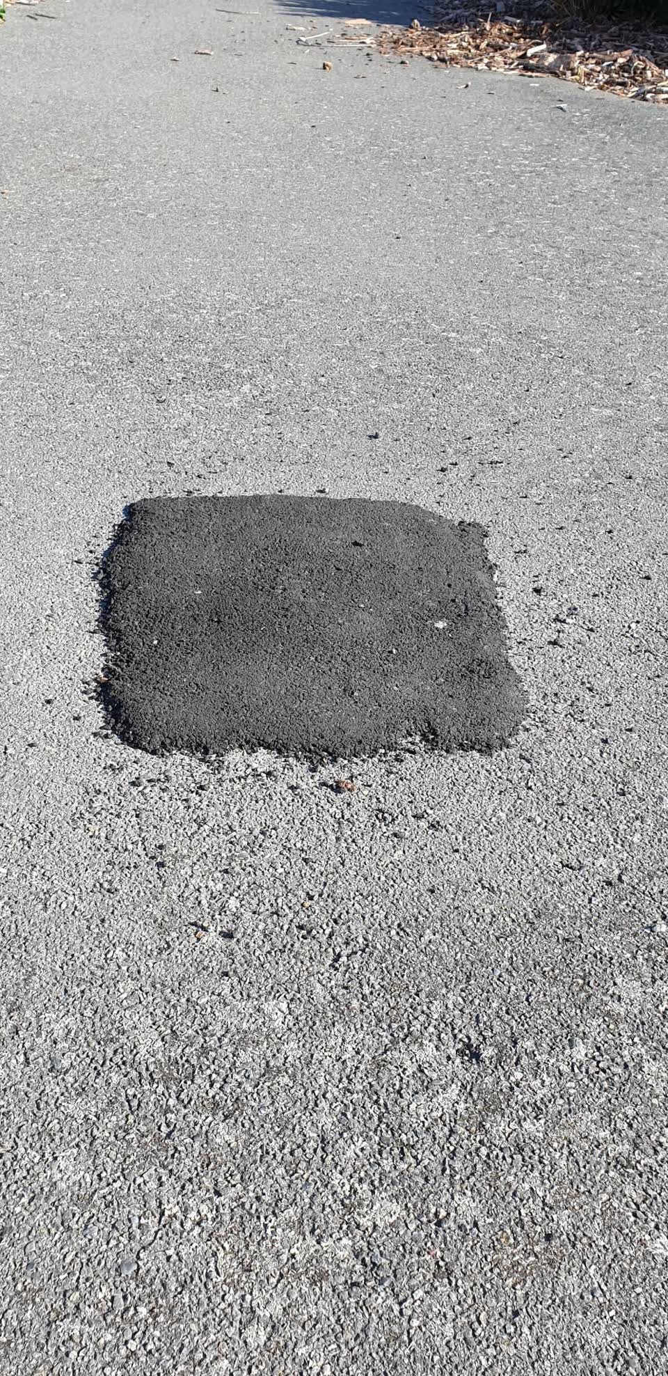The photograph attached to this roading/streets report