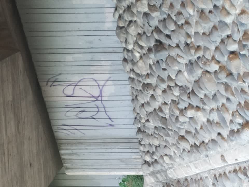 The photograph attached to this graffiti report