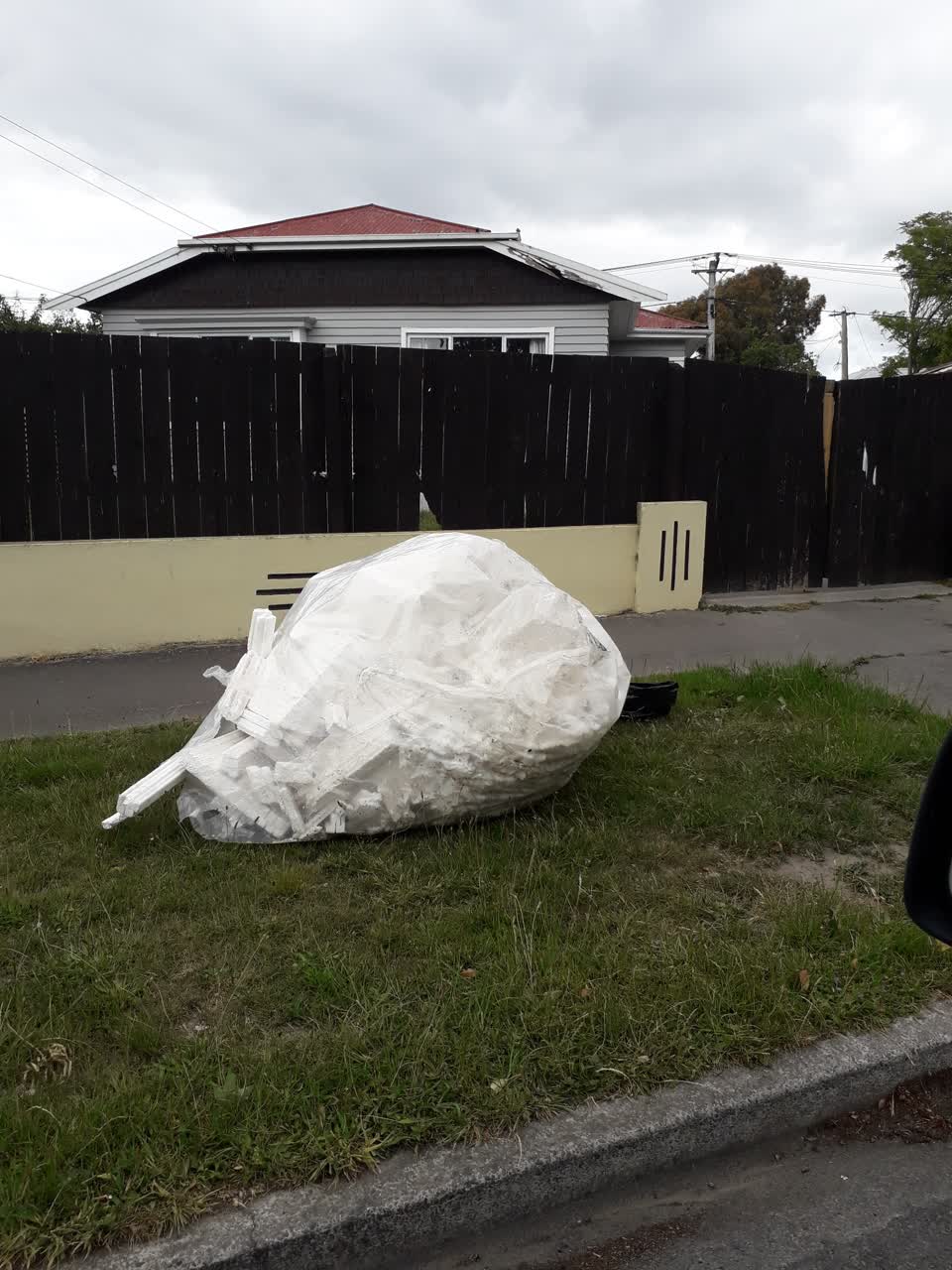 The photograph attached to this rubbish/recycling report
