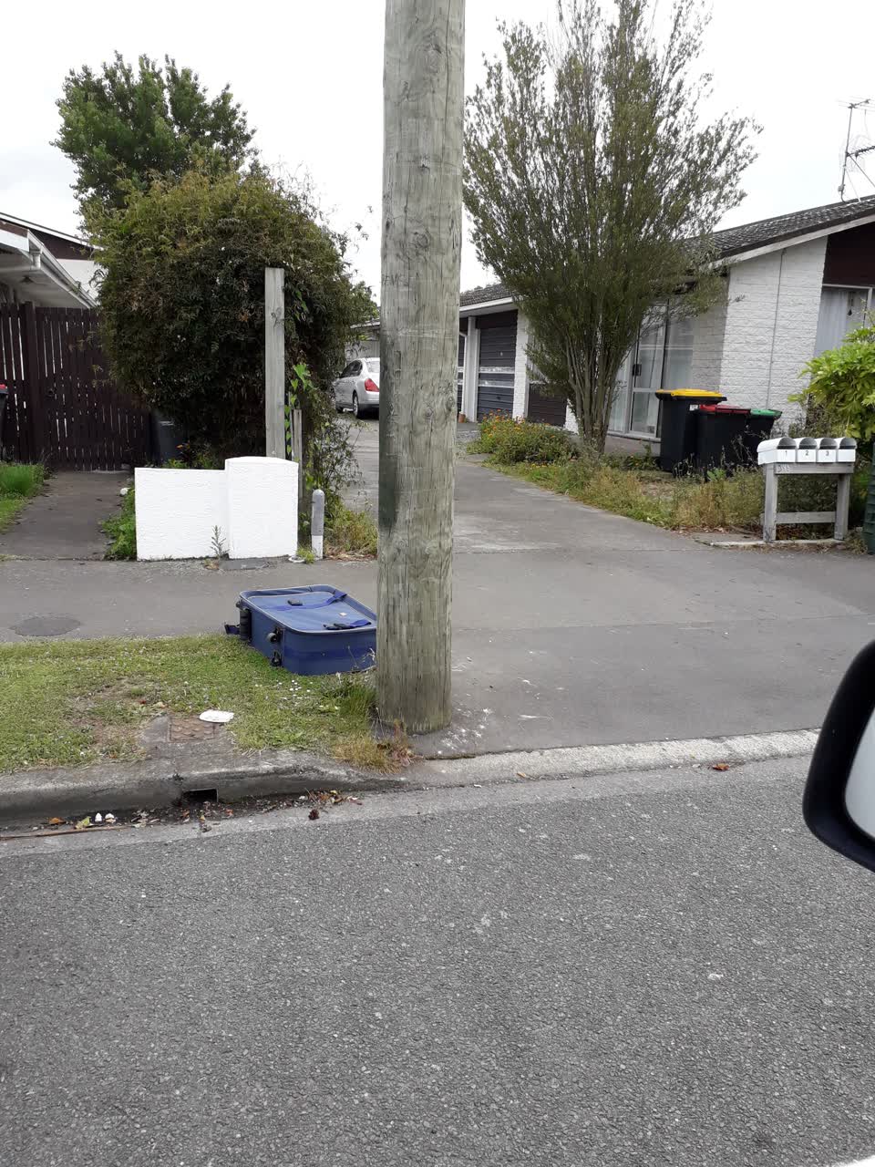 The photograph attached to this rubbish/recycling report