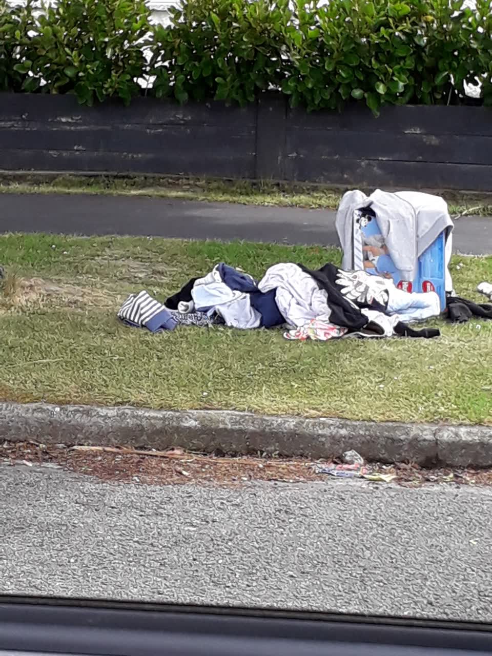 The photograph attached to this rubbish/recycling report