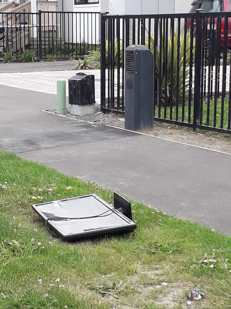 The photograph attached to this rubbish/recycling report