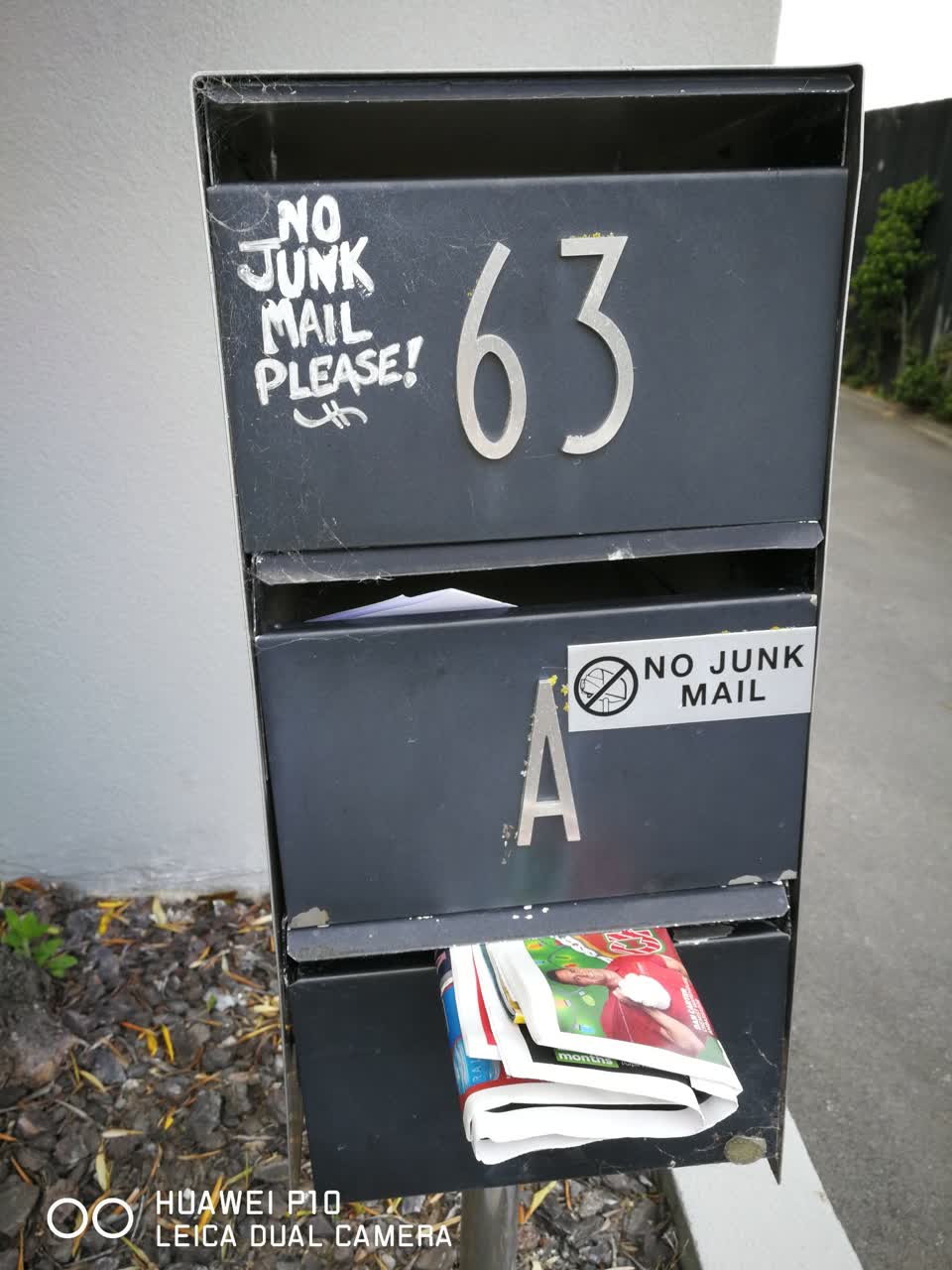 The photograph attached to this roading/streets report