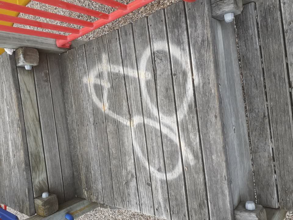 The photograph attached to this graffiti report