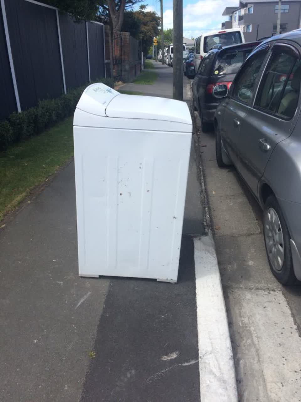 The photograph attached to this rubbish/recycling report